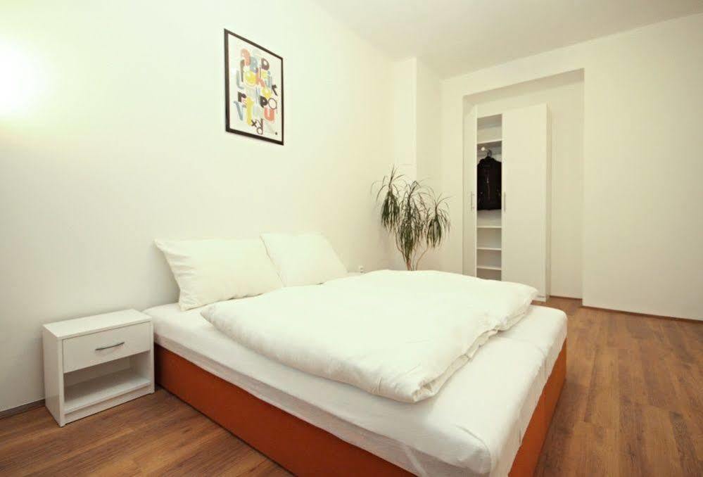 Jezerka Apartments Prague Luaran gambar